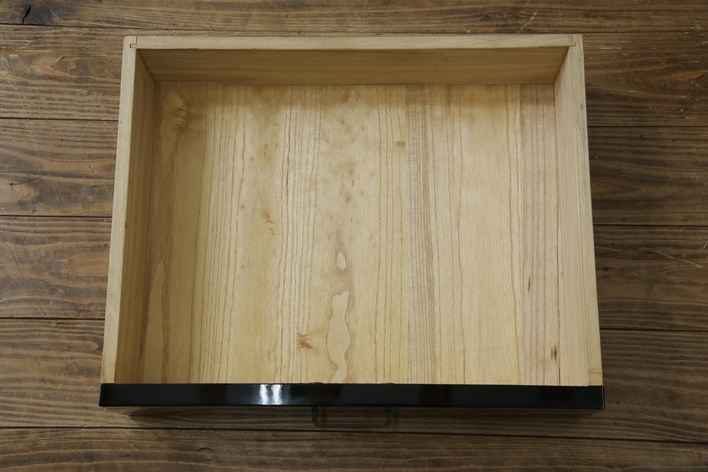 中古　美品!!　輪島塗り　繊細なタッチで描かれた花の意匠が雅な雰囲気を醸し出す茶棚　(R-066527)