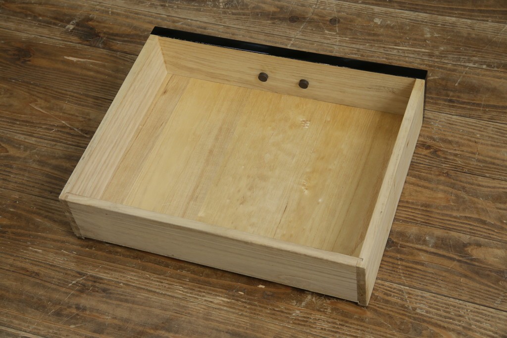 中古　美品!!　輪島塗り　繊細なタッチで描かれた花の意匠が雅な雰囲気を醸し出す茶棚　(R-066527)