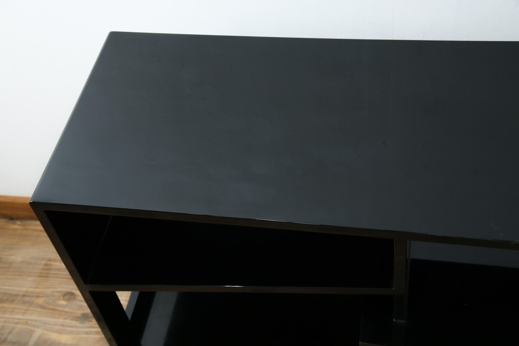 中古　美品!!　輪島塗り　繊細なタッチで描かれた花の意匠が雅な雰囲気を醸し出す茶棚　(R-066527)