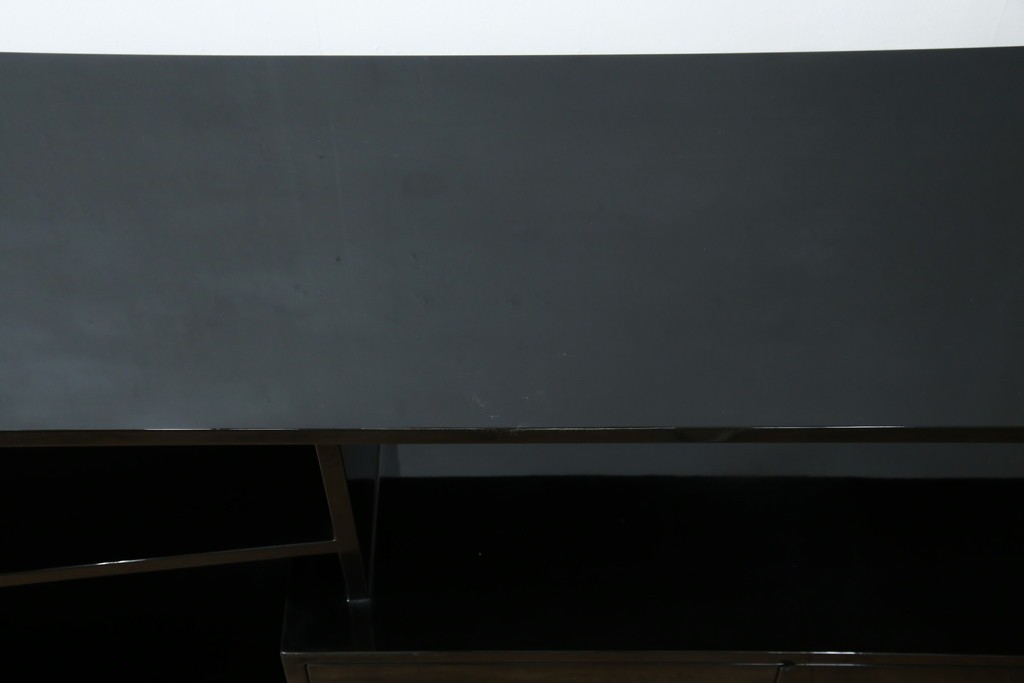 中古　美品!!　輪島塗り　繊細なタッチで描かれた花の意匠が雅な雰囲気を醸し出す茶棚　(R-066527)