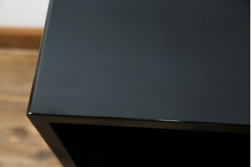 中古　美品!!　輪島塗り　繊細なタッチで描かれた花の意匠が雅な雰囲気を醸し出す茶棚　(R-066527)