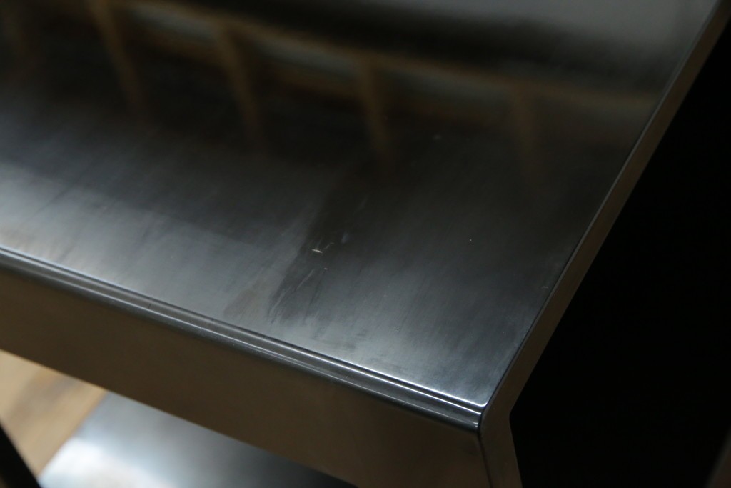 中古　美品!!　輪島塗り　繊細なタッチで描かれた花の意匠が雅な雰囲気を醸し出す茶棚　(R-066527)