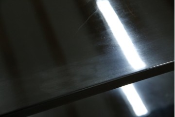 中古　美品!!　輪島塗り　繊細なタッチで描かれた花の意匠が雅な雰囲気を醸し出す茶棚　(R-066527)