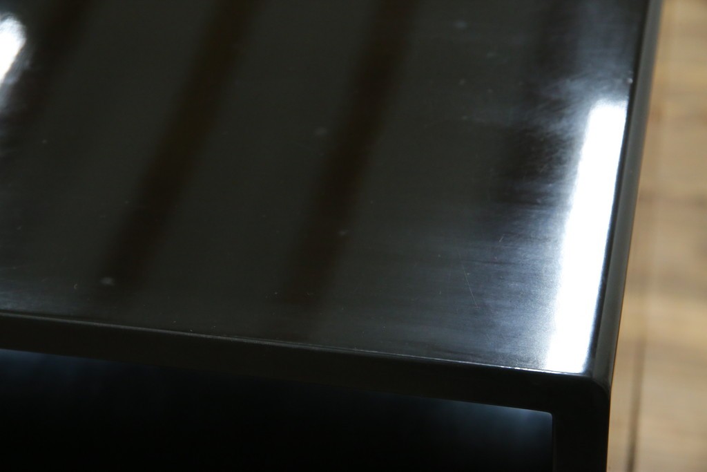 中古　美品!!　輪島塗り　繊細なタッチで描かれた花の意匠が雅な雰囲気を醸し出す茶棚　(R-066527)