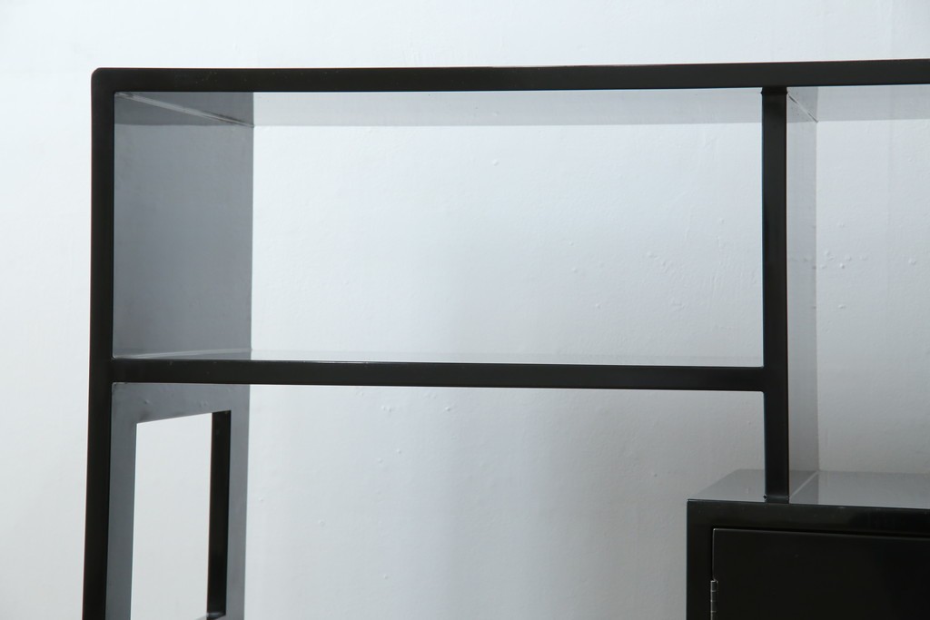 中古　美品!!　輪島塗り　繊細なタッチで描かれた花の意匠が雅な雰囲気を醸し出す茶棚　(R-066527)