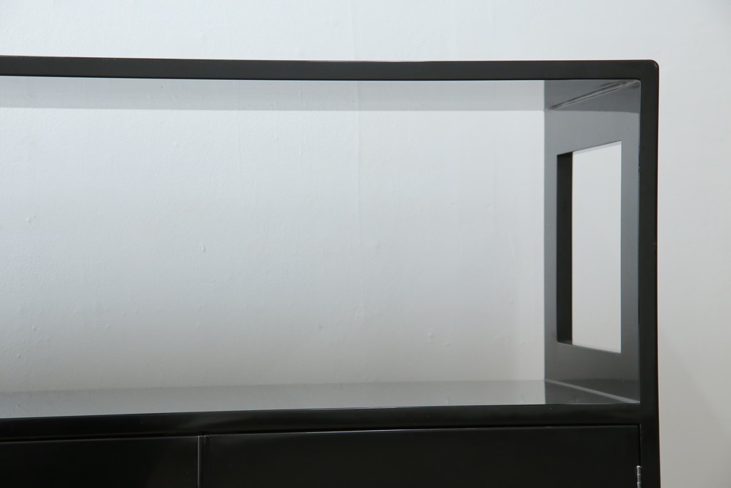 中古　美品!!　輪島塗り　繊細なタッチで描かれた花の意匠が雅な雰囲気を醸し出す茶棚　(R-066527)