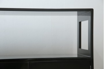 中古　美品!!　輪島塗り　繊細なタッチで描かれた花の意匠が雅な雰囲気を醸し出す茶棚　(R-066527)