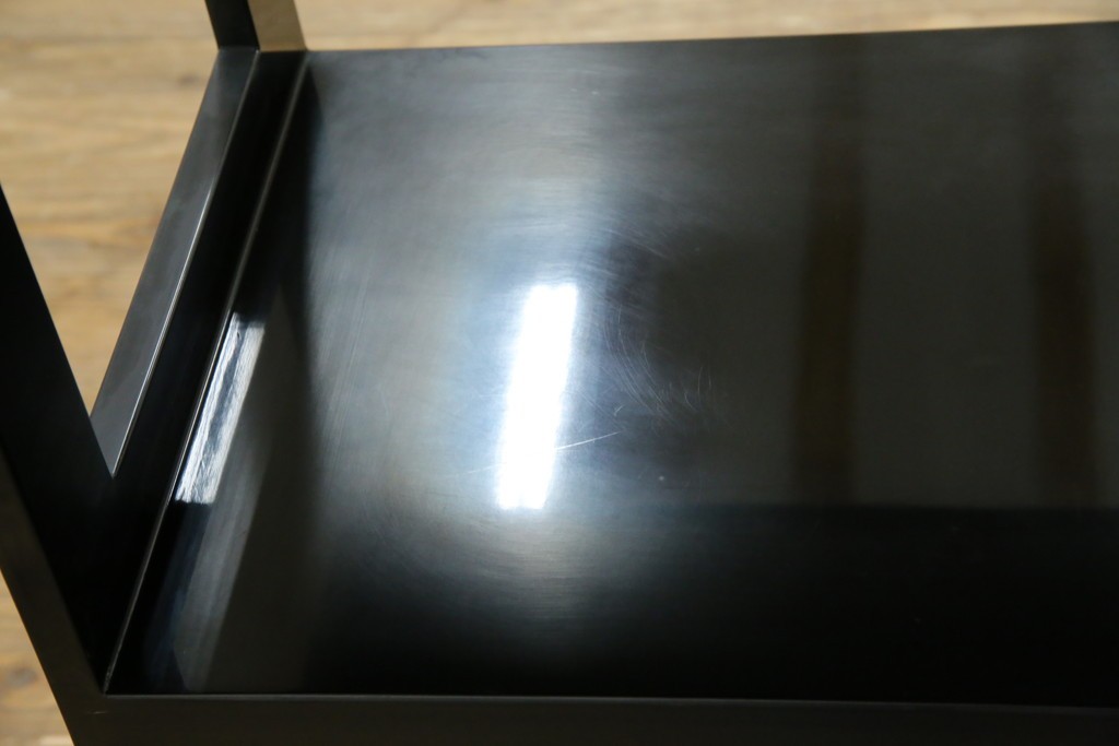 中古　美品!!　輪島塗り　繊細なタッチで描かれた花の意匠が雅な雰囲気を醸し出す茶棚　(R-066527)