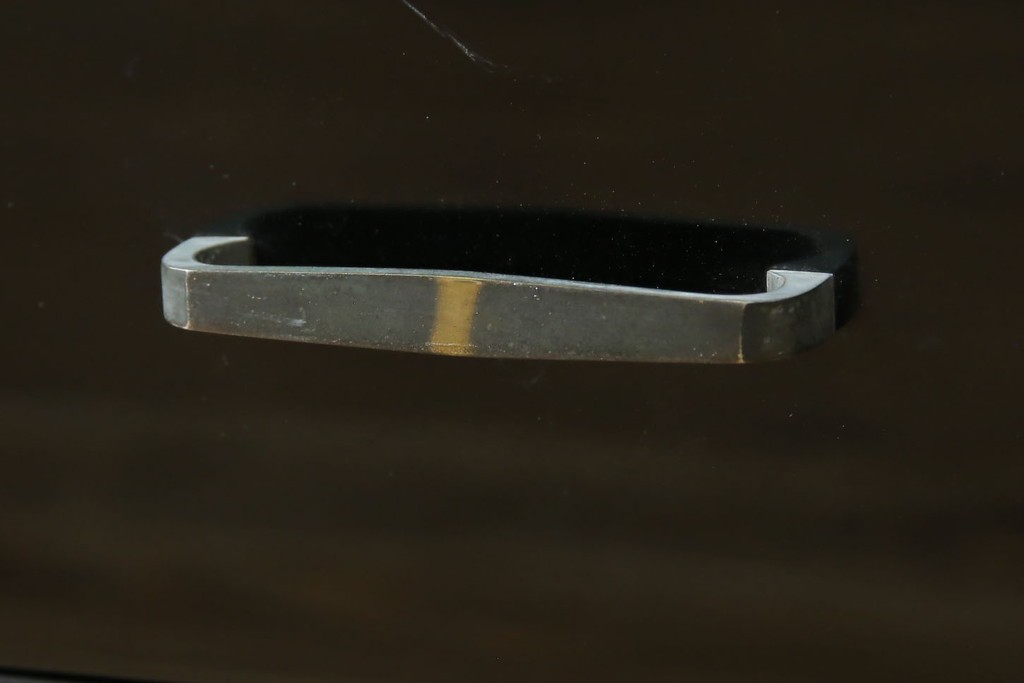 中古　美品!!　輪島塗り　繊細なタッチで描かれた花の意匠が雅な雰囲気を醸し出す茶棚　(R-066527)