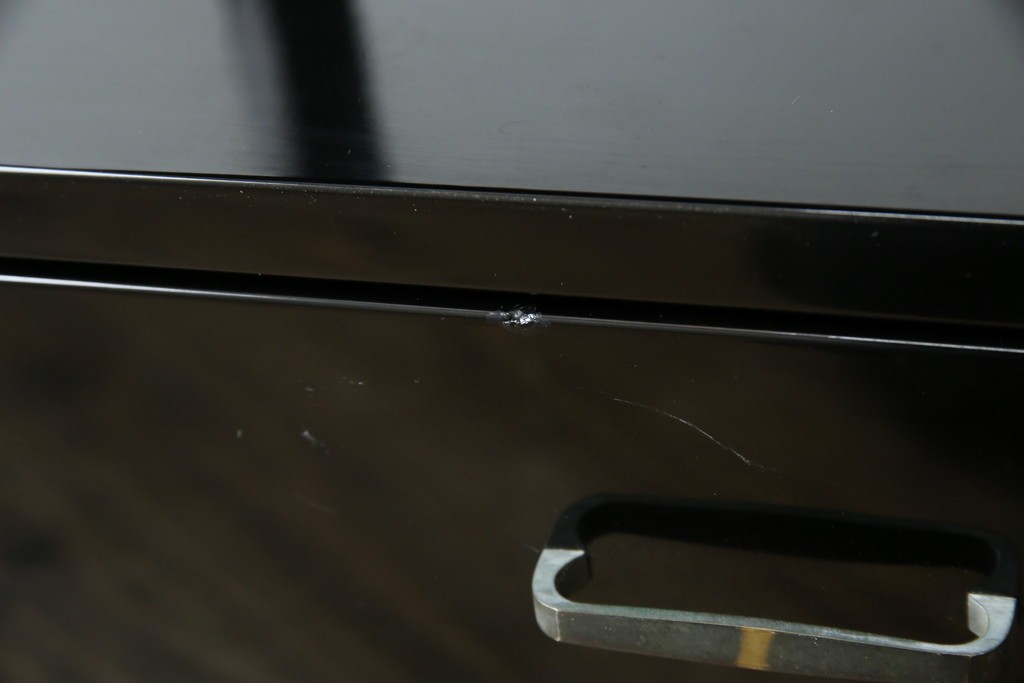 中古　美品!!　輪島塗り　繊細なタッチで描かれた花の意匠が雅な雰囲気を醸し出す茶棚　(R-066527)