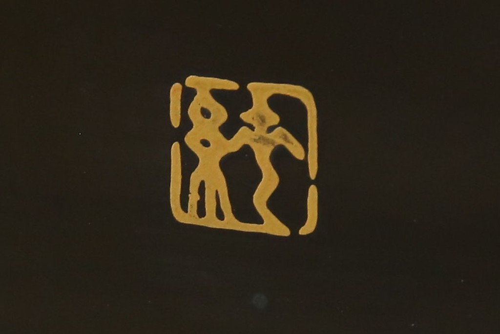 中古　美品!!　輪島塗り　繊細なタッチで描かれた花の意匠が雅な雰囲気を醸し出す茶棚　(R-066527)