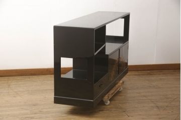 中古　美品!!　輪島塗り　繊細なタッチで描かれた花の意匠が雅な雰囲気を醸し出す茶棚(飾り棚、収納棚、戸棚、違い棚、サイドボード)(R-066527)