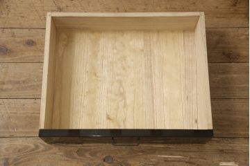 中古　美品!!　輪島塗り　繊細なタッチで描かれた花の意匠が雅な雰囲気を醸し出す茶棚(飾り棚、収納棚、戸棚、違い棚、サイドボード)(R-066527)