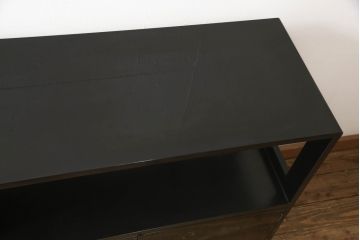 中古　美品!!　輪島塗り　繊細なタッチで描かれた花の意匠が雅な雰囲気を醸し出す茶棚(飾り棚、収納棚、戸棚、違い棚、サイドボード)(R-066527)