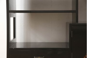 中古　美品!!　輪島塗り　繊細なタッチで描かれた花の意匠が雅な雰囲気を醸し出す茶棚(飾り棚、収納棚、戸棚、違い棚、サイドボード)(R-066527)