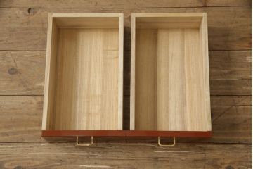中古　展示未使用品　超美品!!　上原大佳　蒔絵師　漆塗り　蝶々の図柄が優雅な印象の茶棚(サイドボード、飾り棚、収納棚、戸棚、違い棚、手許箪笥)(定価約93万円)(R-066528)