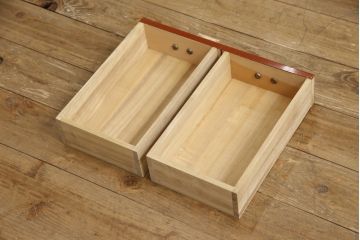 中古　展示未使用品　超美品!!　上原大佳　蒔絵師　漆塗り　蝶々の図柄が優雅な印象の茶棚(サイドボード、飾り棚、収納棚、戸棚、違い棚、手許箪笥)(定価約93万円)(R-066528)