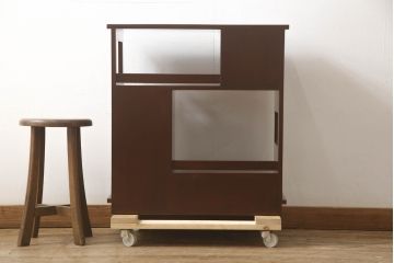 中古　展示未使用品　超美品!!　上原大佳　蒔絵師　漆塗り　蝶々の図柄が優雅な印象の茶棚(サイドボード、飾り棚、収納棚、戸棚、違い棚、手許箪笥)(定価約93万円)(R-066528)