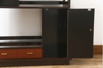 中古　展示未使用品　超美品!!　上原大佳　蒔絵師　漆塗り　蝶々の図柄が優雅な印象の茶棚(サイドボード、飾り棚、収納棚、戸棚、違い棚、手許箪笥)(定価約93万円)(R-066529)