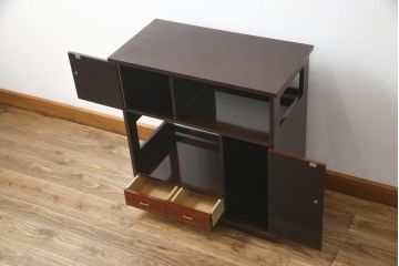中古　展示未使用品　超美品!!　上原大佳　蒔絵師　漆塗り　蝶々の図柄が優雅な印象の茶棚(サイドボード、飾り棚、収納棚、戸棚、違い棚、手許箪笥)(定価約93万円)(R-066529)