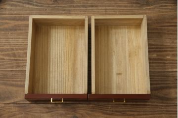 中古　展示未使用品　超美品!!　上原大佳　蒔絵師　漆塗り　蝶々の図柄が優雅な印象の茶棚(サイドボード、飾り棚、収納棚、戸棚、違い棚、手許箪笥)(定価約93万円)(R-066529)