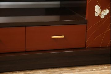 中古　展示未使用品　超美品!!　上原大佳　蒔絵師　漆塗り　蝶々の図柄が優雅な印象の茶棚(サイドボード、飾り棚、収納棚、戸棚、違い棚、手許箪笥)(定価約93万円)(R-066529)