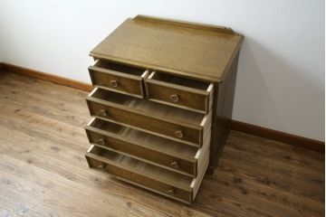 和製ビンテージ　神戸洋家具　オーク材　上品な佇まいが魅力の小振りなチェスト(洋服タンス、引き出し、サイドチェスト、ヴィンテージ)(R-066530)