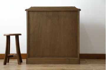 和製ビンテージ　神戸洋家具　オーク材　上品な佇まいが魅力の小振りなチェスト(洋服タンス、引き出し、サイドチェスト、ヴィンテージ)(R-066530)