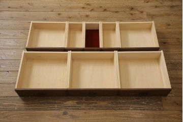 中古　美品!!　インテリアえぞ(EZO)製　えぞ民芸　ナラ材　上手物!!凝ったつくりの扉が魅力的なカップボード(食器棚、収納棚、戸棚、キャビネット、飾り棚)(R-066533)