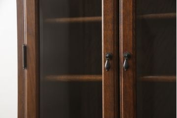 中古　美品!!　インテリアえぞ(EZO)製　えぞ民芸　ナラ材　上手物!!凝ったつくりの扉が魅力的なカップボード(食器棚、収納棚、戸棚、キャビネット、飾り棚)(R-066533)