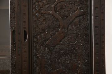 中古　美品!!　軽井沢彫り　和モダンスタイルの空間づくりにぴったりなサイドボード(収納棚、戸棚、飾り棚、サイドキャビネット)(R-066534)