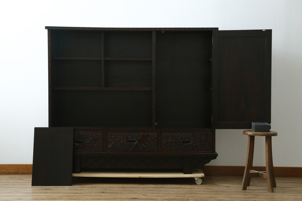 中古　美品!!　軽井沢彫り　和モダンスタイルの空間づくりにぴったりなサイドボード　(R-066534)