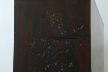 中古　美品!!　軽井沢彫り　和モダンスタイルの空間づくりにぴったりなサイドボード　(R-066534)