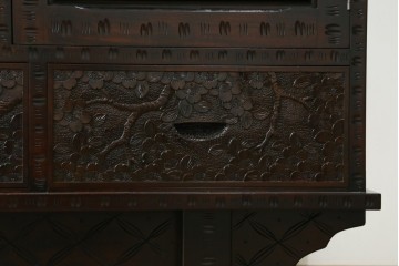 中古　美品!!　軽井沢彫り　和モダンスタイルの空間づくりにぴったりなサイドボード　(R-066534)