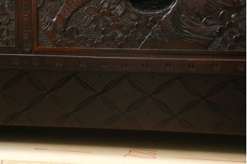 中古　美品!!　軽井沢彫り　和モダンスタイルの空間づくりにぴったりなサイドボード　(R-066534)