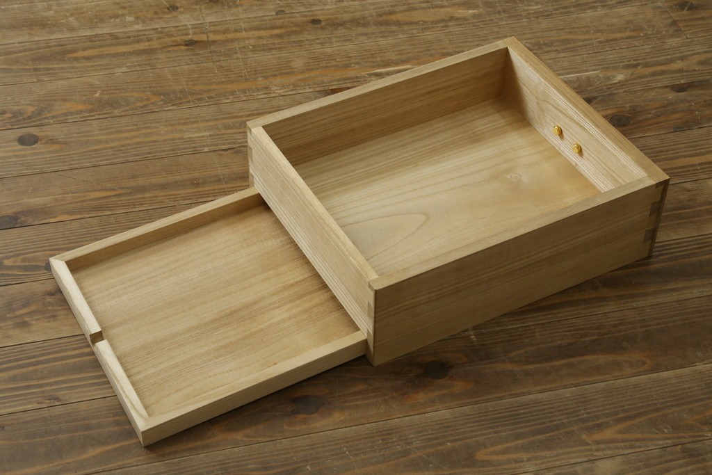 和製ヴィンテージ　美品　木匠・多々納邦男作　総桐箪笥(胴丸)　上質な和の空間を演出する着物箪笥　(R-066536)
