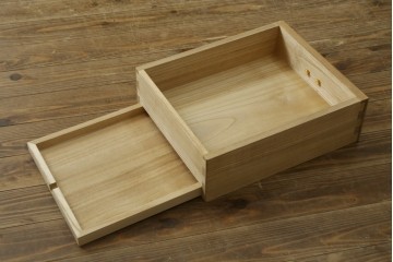 和製ヴィンテージ　美品　木匠・多々納邦男作　総桐箪笥(胴丸)　上質な和の空間を演出する着物箪笥　(R-066536)