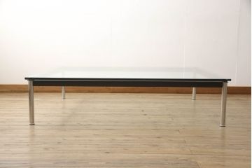 中古　美品　Cassina(カッシーナ)　ル・コルビュジエ(Le Corbusier)　10 TABLE EN TUBE(ターブル アン テューブ)　LC10　スタイリッシュな佇まいが魅力的なガラストップローテーブル(リビングテーブル、センターテーブル、カクテルテーブル)(定価約100万円)(R-066537)