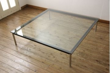 中古　美品　Cassina(カッシーナ)　ル・コルビュジエ(Le Corbusier)　10 TABLE EN TUBE(ターブル アン テューブ)　LC10　スタイリッシュな佇まいが魅力的なガラストップローテーブル(リビングテーブル、センターテーブル、カクテルテーブル)(定価約100万円)(R-066537)