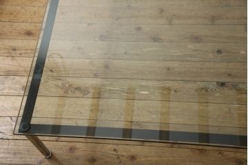 中古　美品　Cassina(カッシーナ)　ル・コルビュジエ(Le Corbusier)　10 TABLE EN TUBE(ターブル アン テューブ)　LC10　スタイリッシュな佇まいが魅力的なガラストップローテーブル(リビングテーブル、センターテーブル、カクテルテーブル)(定価約100万円)(R-066537)