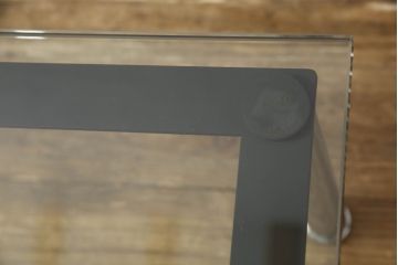 中古　美品　Cassina(カッシーナ)　ル・コルビュジエ(Le Corbusier)　10 TABLE EN TUBE(ターブル アン テューブ)　LC10　スタイリッシュな佇まいが魅力的なガラストップローテーブル(リビングテーブル、センターテーブル、カクテルテーブル)(定価約100万円)(R-066537)