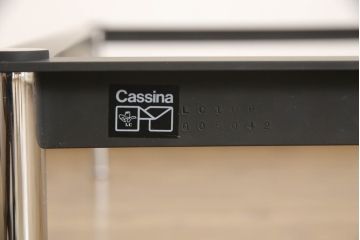 中古　美品　Cassina(カッシーナ)　ル・コルビュジエ(Le Corbusier)　10 TABLE EN TUBE(ターブル アン テューブ)　LC10　スタイリッシュな佇まいが魅力的なガラストップローテーブル(リビングテーブル、センターテーブル、カクテルテーブル)(定価約100万円)(R-066537)