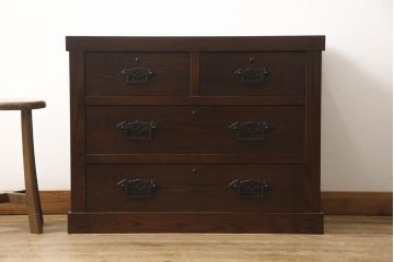 中古　美品　民芸家具　角手型の引手金具がアクセントの収納箪笥(洋服タンス、衣装箪笥、和タンス、引き出し、サイドチェスト)(R-066542)
