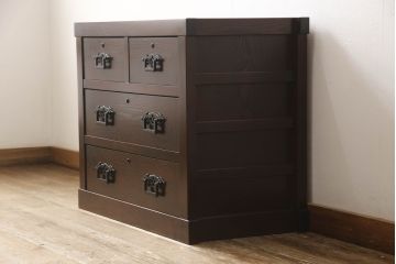 中古　美品　民芸家具　角手型の引手金具がアクセントの収納箪笥(洋服タンス、衣装箪笥、和タンス、引き出し、サイドチェスト)(R-066542)