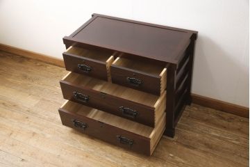 中古　美品　民芸家具　角手型の引手金具がアクセントの収納箪笥(洋服タンス、衣装箪笥、和タンス、引き出し、サイドチェスト)(R-066542)
