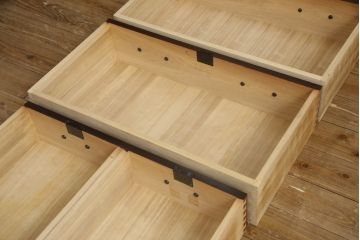 中古　美品　民芸家具　角手型の引手金具がアクセントの収納箪笥(洋服タンス、衣装箪笥、和タンス、引き出し、サイドチェスト)(R-066542)