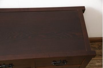 中古　美品　民芸家具　角手型の引手金具がアクセントの収納箪笥(洋服タンス、衣装箪笥、和タンス、引き出し、サイドチェスト)(R-066542)