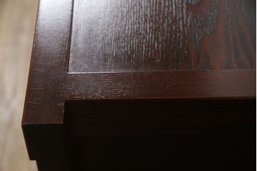 中古　美品　民芸家具　角手型の引手金具がアクセントの収納箪笥(洋服タンス、衣装箪笥、和タンス、引き出し、サイドチェスト)(R-066542)