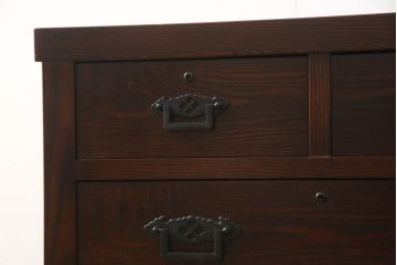 中古　美品　民芸家具　角手型の引手金具がアクセントの収納箪笥(洋服タンス、衣装箪笥、和タンス、引き出し、サイドチェスト)(R-066542)