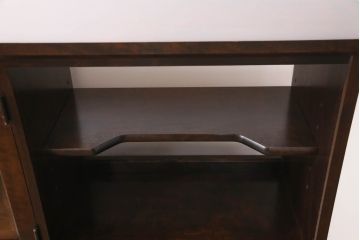 和製ビンテージ　希少デザイン!!　北海道民芸家具　和モダンなお部屋におすすめのサイドボード(食器棚、茶棚、茶箪笥、サイドキャビネット、収納棚、戸棚、ヴィンテージ)(R-066543)